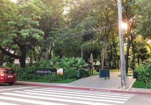 Spacious Condo + 5 minute walk to Greenbelt1 in Makati