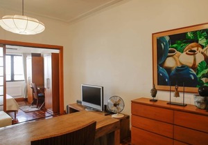 Spacious Condo + 5 minute walk to Greenbelt1 in Makati
