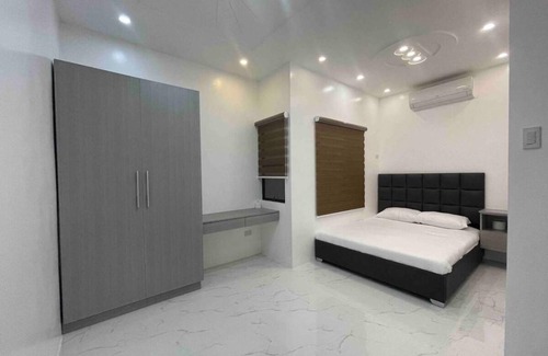 Novaliches House | 100 m² House ∙ 3 bedrooms ∙ 20 guests