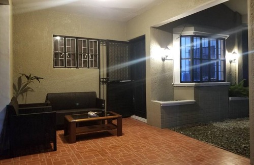 Paombong House | 120 m² Bungalow ∙ 9 guests
