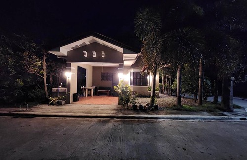 Paombong House | 120 m² Bungalow ∙ 9 guests