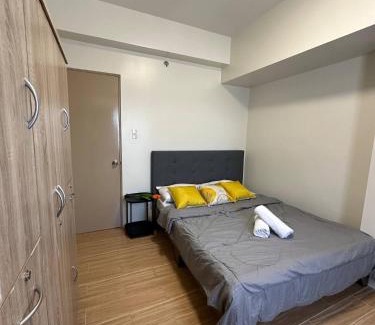 Binan City Apartment | 1Bedroom, living room w balcony ADHI staycation