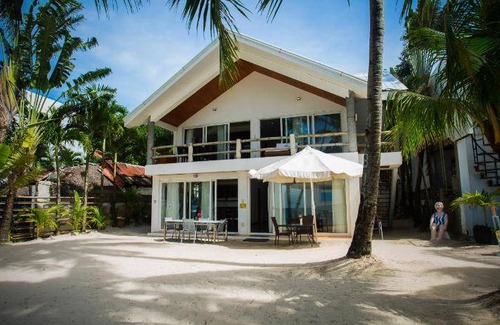 Manoc-Manoc House | 200 m² Bungalow ∙ 4 bedrooms ∙ 8 guests