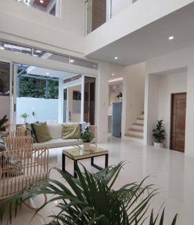 Alabang Villa | 247 m² Villa ∙ 3 bedrooms ∙ 14 guests