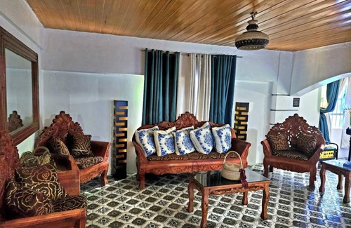 Aringay House | 400 m² House ∙ 3 bedrooms ∙ 20 guests