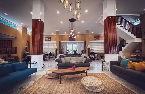 Manoc-Manoc House | 400 m² House ∙ 4 bedrooms ∙ 13 guests