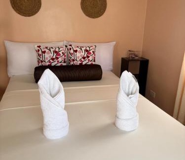 Pilar House | 5 Bedrooms Beach Retreat House