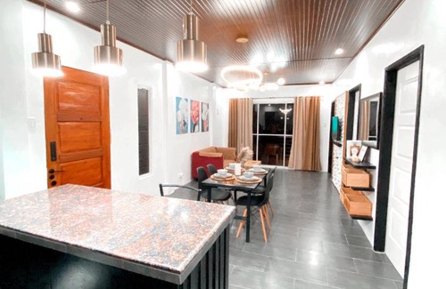 Danao City House | 98 m² House ∙ 3 bedrooms ∙ 5 guests