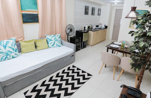Tagaytay Condo | A2JSuites Huge Taal View Luxury Suite SMART HOME Near Skyranch, Robinsons