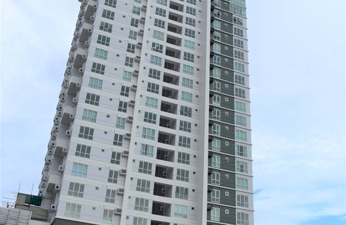 Poblacion District Condo | Abreeza Place Tower, 1-bdrm Condo with Broadband Wifi