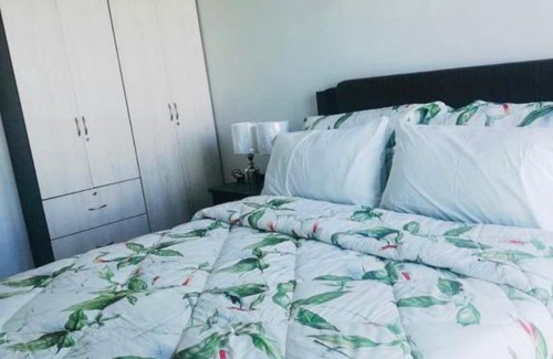 Muntinlupa Apartment | Affordable 1 bedroom unit for daily and long term with balcony, netflix, wifi and pool