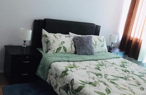 Muntinlupa Apartment | Affordable 1 bedroom unit for daily and long term with balcony, netflix, wifi and pool