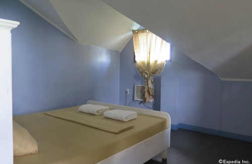 Dauis House | Alexis Cliff Dive Resort