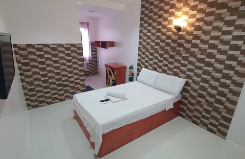 Lapu-Lapu Hotel | AOSMECPoolCamp Hotel