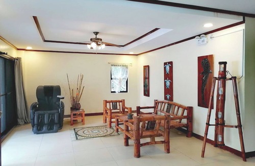 Basdiot Hostel | Avila's Hostel Moalboal near Beach