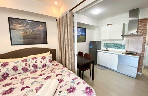 Paranaque Apartment | AZURE STAYCATION BY IAN