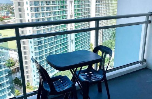 Paranaque Apartment | AZURE STAYCATION BY IAN