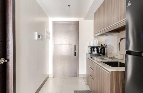 Taguig Condo | BGC New Minimalist 1BR with balcony | Pets Allowed