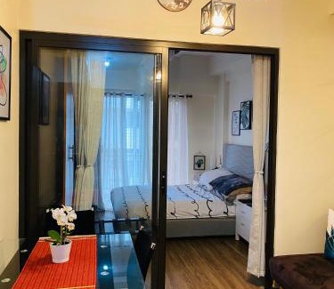Baguio Apartment | BristleRidge Near JohnHay Fast Wi-Fi Balcony