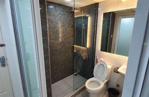 Paranaque Apartment | Burgundy McKinley Place Service Apartment