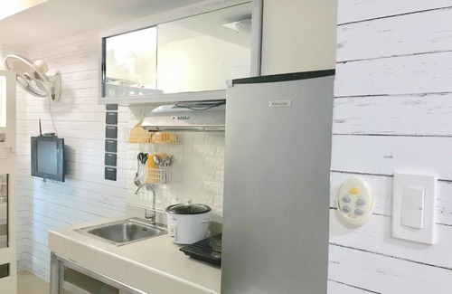 South Triangle Apartment | Chic, Clean Unit near Abs-Cbn @ Mplace