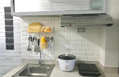 South Triangle Apartment | Chic, Clean Unit near Abs-Cbn @ Mplace