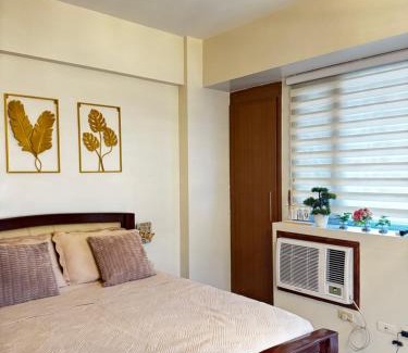 Luzon Apartment | Chic Unit with Balcony - Free wifi & netflix across Naia Terminal 3 Airport