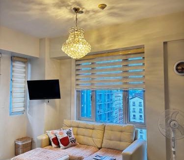 Luzon Apartment | Chic Unit with Balcony - Free wifi & netflix across Naia Terminal 3 Airport