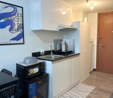 Guadalupe Apartment | City View Studio Near Fuente Osmeña With Netflix WiFi Pool - Symfoni Nichols Bossa Tower 2