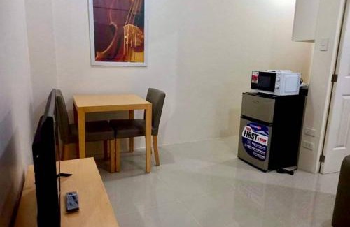 Angeles City Apartment | Cosy 1-bedroom condo in vibrant Malabanias