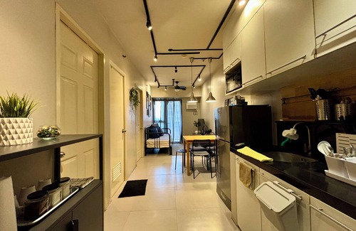 Cubao Condo | Cosy Home with Pool Access near Train & Bus Stations, up to 4pax.