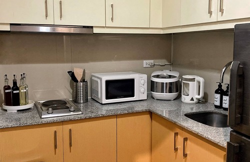 Taguig Condo | Cozy & Stylish Unit with Balcony in BGC