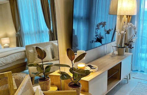 Taguig Condo | Cozy & Stylish Unit with Balcony in BGC