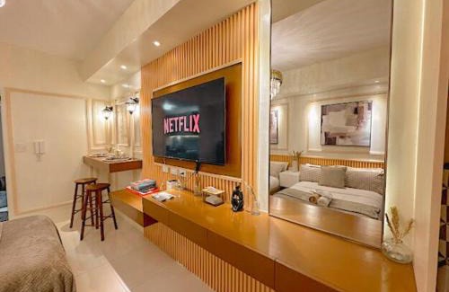 Legazpi Village Apartment | Cozy Twin Suite with Balcony in Makati Free WiFi