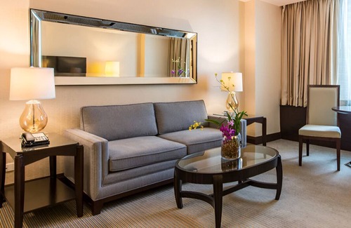 Alabang Hotel | Crimson Hotel Filinvest City Manila
