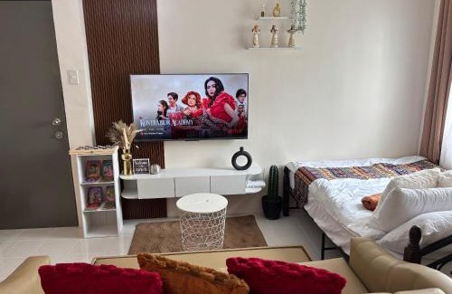 Balibago Apartment | Dainty Den LS217- Chic & Relaxing Stay Near Enchanted Kingdom
