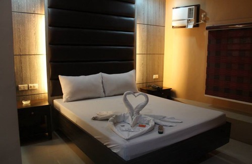 Calumpit Hotel | El Vistra Travellers Inn & Coffee Shop