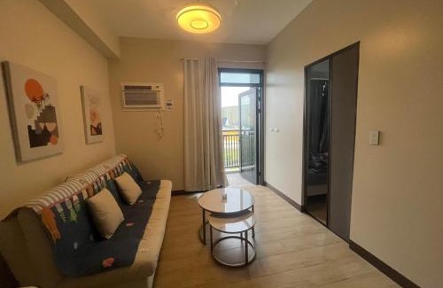 Tambo Apartment | Family suite facing Okada TV WiFi near NAIA&MOA Gentry Manor 8A