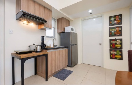 Lahug Apartment | Furnished 1BR | City View, WiFi, Netflix and Pool