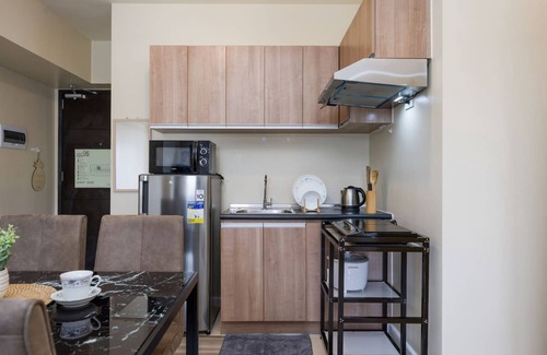 Lahug Apartment | Furnished 2BR | Amenity View, WiFi, Netflix and Pool