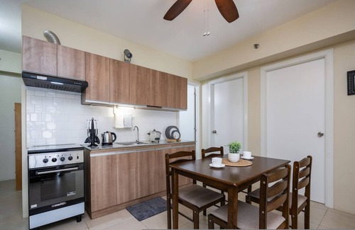 Lahug Apartment | Furnished 2BR | Amenity View, WiFi, Netflix and Pool