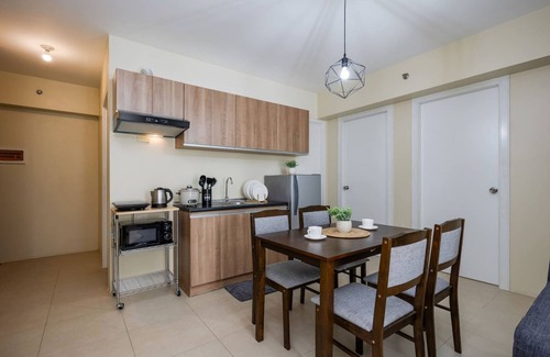 Lahug Apartment | Furnished 2BR | Amenity View, WiFi, Netflix and Pool