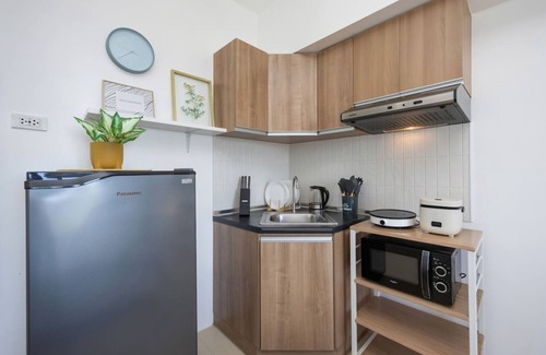 Cebu Apartment | Furnished Studio | City View, WiFi, Netflix and Pool