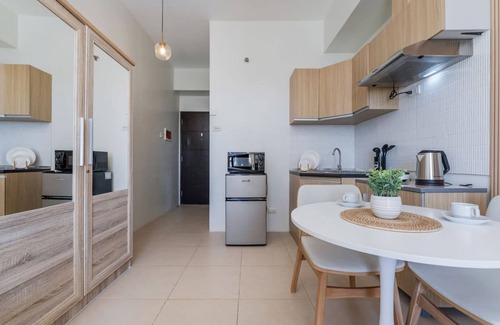 Cebu Apartment | Furnished Studio | City View, WiFi, Netflix and Pool