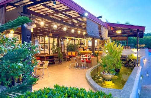 Puerto Galera Bed & Breakfast | Galera Lodge & Cafe