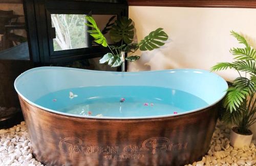 Calaca Cabin | Garden of Faith Lodge - 20 minutes drive from Tagaytay