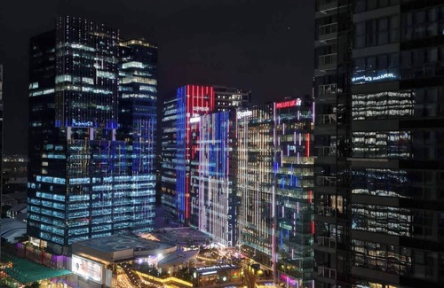 Taguig Condo | Glamorous stay at Uptown Parksuites BGC