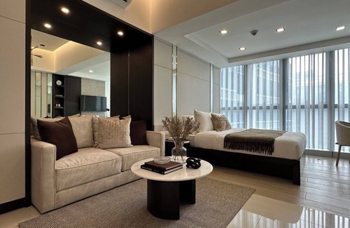 Taguig Condo | Glamorous stay at Uptown Parksuites BGC