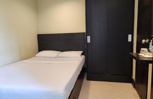 Calamba Hotel | Green Glass Hotel