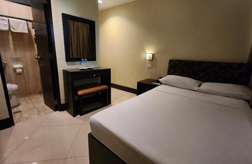 Calamba Hotel | Green Glass Hotel